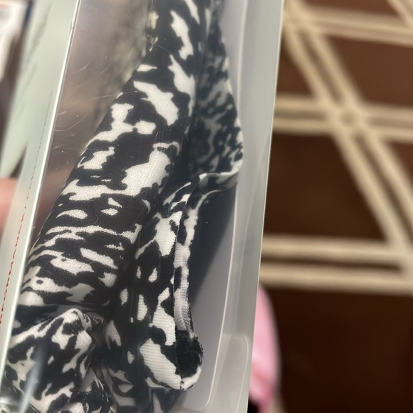 NWT Lululemon mid rise cheeky bikini underwear MULTI 3 Pack! Size:M/M - Picture 3 of 6